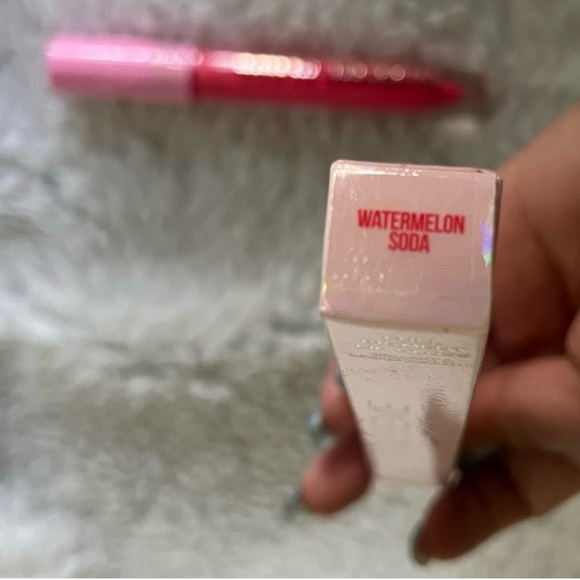 Jeffree Star Supreme Gloss in Vivid Pink - Picture 3 of 9